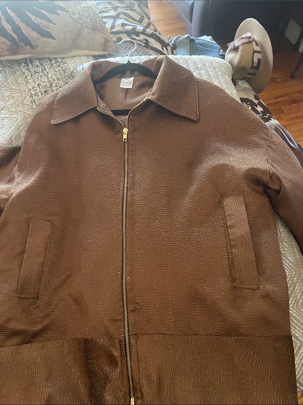 IG @sincerelydestinee Brown Textured Zip-Front Jacket